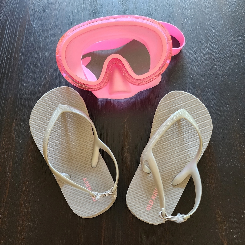 Old navy sandles flip flops with ankle strap